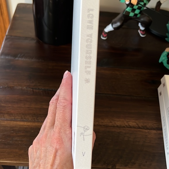 BTS Love Yourself HER CD - Volume  V - Picture 2 of 6